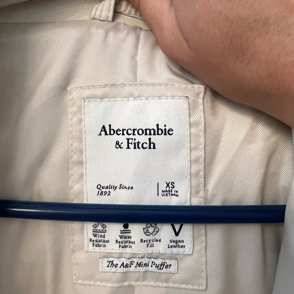 Abercrombie and Fitch puffer jacket - Picture 3 of 4